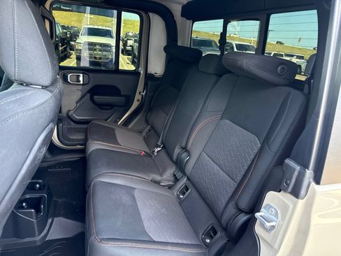 Used 2022 Jeep Gladiator Mojave w/ Trailer Tow Package AWD/4WD image 16