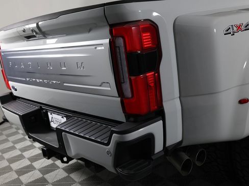 Used 2025 Ford F350 Platinum w/ Platinum Plus Package image 56
