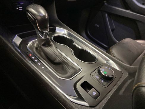 Used 2021 Chevrolet Traverse LT w/ LT Premium Package image 25