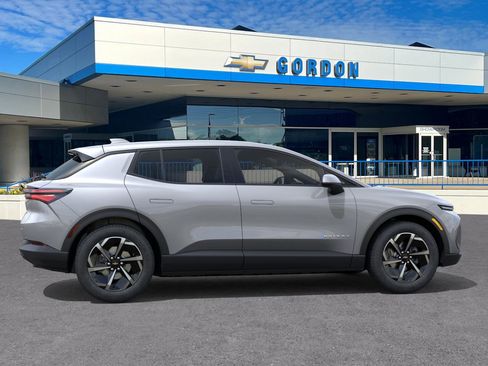 New 2026 Chevrolet Equinox EV LT image 5