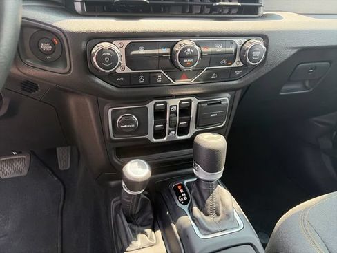 Used 2025 Jeep Wrangler Unlimited Sport AWD/4WD image 18