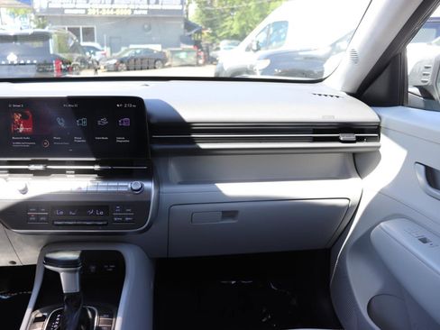 Used 2025 Hyundai Kona SEL AWD/4WD image 18