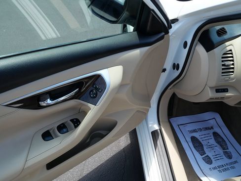 Used 2013 Nissan Altima 2.5 SL FWD image 16