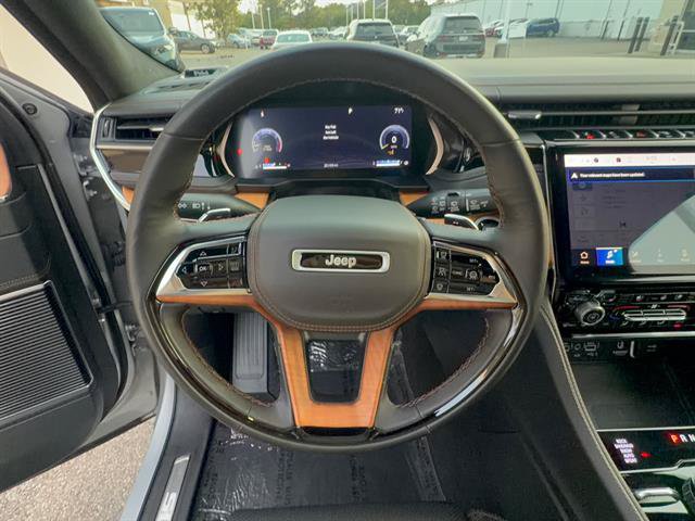 Used 2023 Jeep Grand Cherokee L Summit AWD/4WD image 15