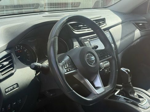 Used 2017 Nissan Rogue SL w/ SL Premium Package FWD image 3