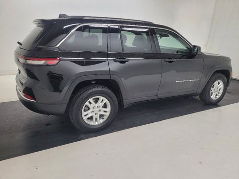 Used 2023 Jeep Grand Cherokee Laredo w/ Luxury Tech Group I AWD/4WD image 10