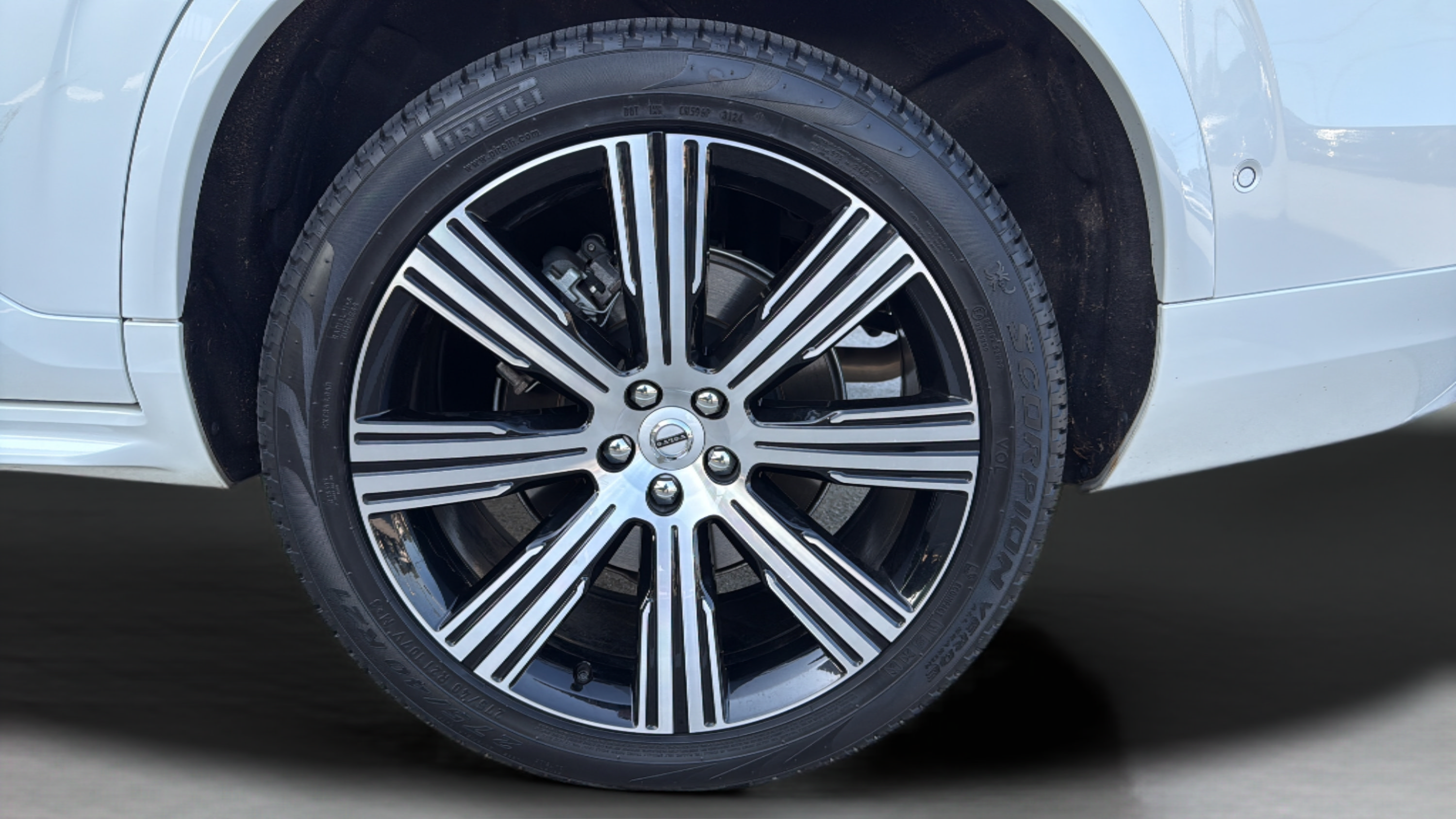 Used 2025 Volvo XC90 B6 Ultra w/ Protection Package AWD/4WD image 56
