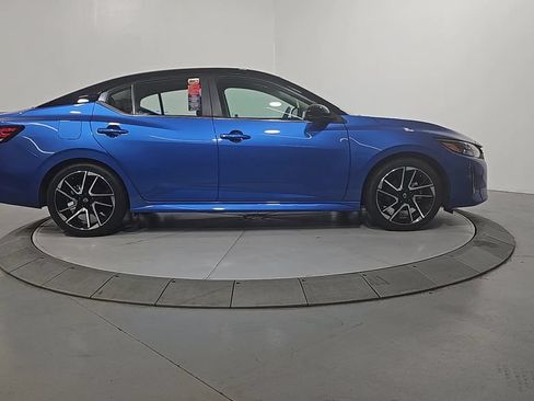 Certified 2025 Nissan Sentra SR w/ SR Premium Package FWD image 7