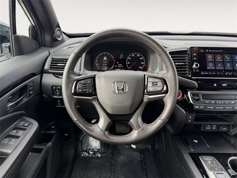 Used 2025 Honda Ridgeline Black Edition image 12