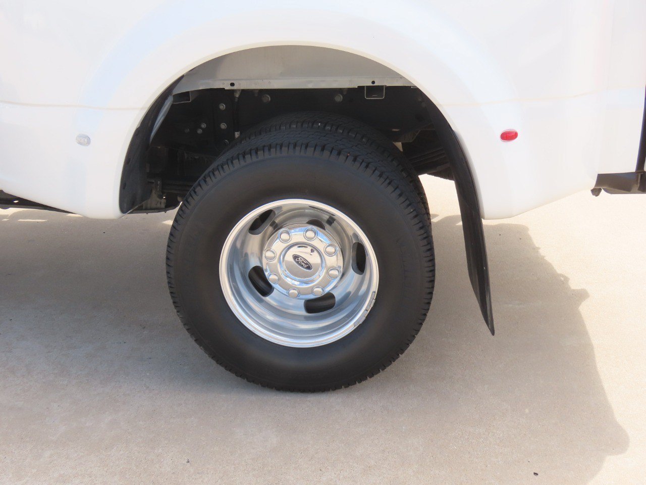 Used 2024 Ford F350 Limited w/ FX4 Off-Road Package AWD/4WD image 17