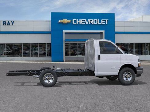 New 2025 Chevrolet Express 3500 w/ Power Convenience Package image 35