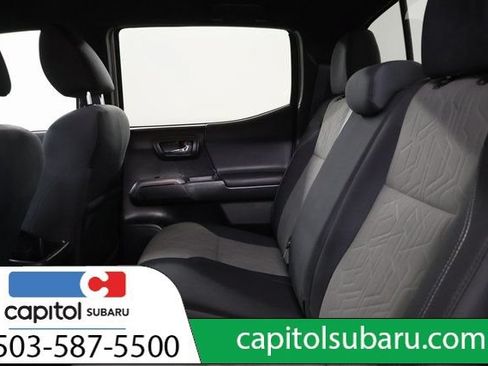 Used 2022 Toyota Tacoma TRD Off-Road w/ Technology Package AWD/4WD image 32