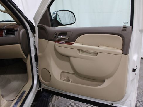 Used 2011 Chevrolet Suburban LTZ image 26