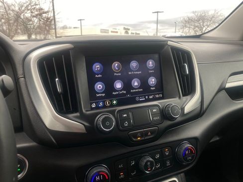 Used 2024 GMC Terrain SLT image 16