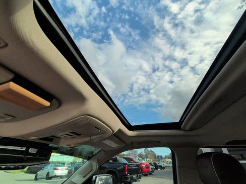 Used 2018 Chevrolet Silverado 1500 High Country image 11