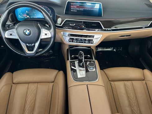 Used 2022 BMW 740i w/ Premium Package RWD image 13