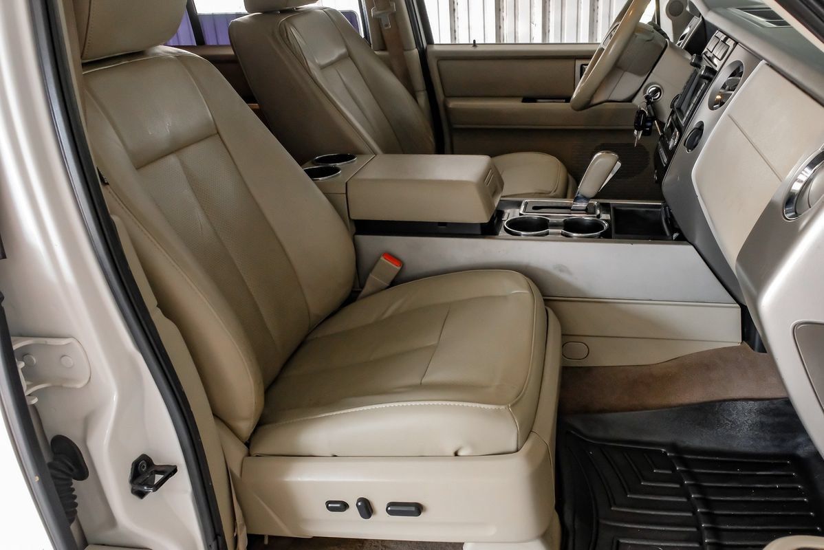 Used 2014 Ford Expedition EL Limited w/ Equipment Group 301A AWD/4WD image 30