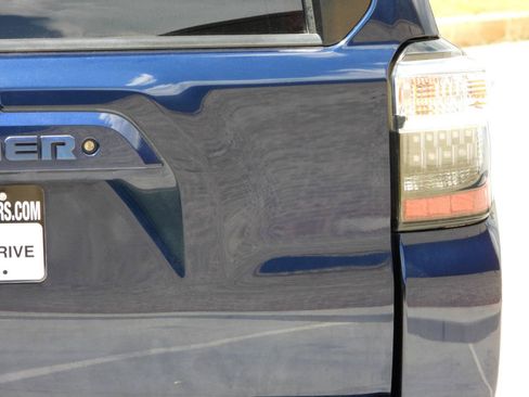 Used 2020 Toyota 4Runner SR5 AWD/4WD image 37