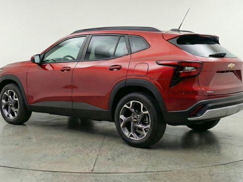 Used 2025 Chevrolet Trax LT image 6