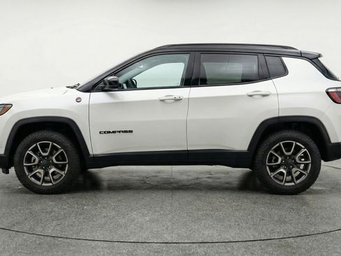 Used 2025 Jeep Compass Trailhawk AWD/4WD image 5