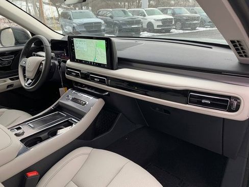 New 2026 Lincoln Aviator AWD image 19