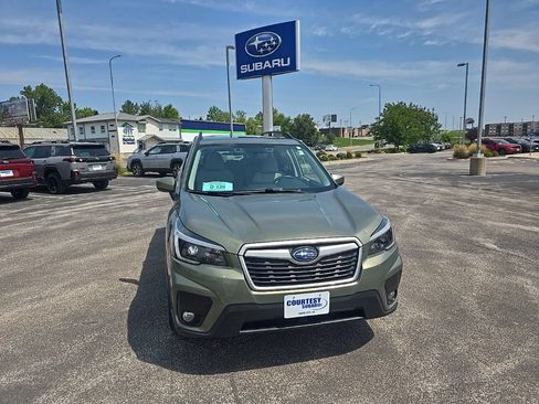 Used 2021 Subaru Forester Premium AWD/4WD image 3