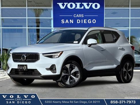 Certified 2025 Volvo XC40 B5 Plus image 1