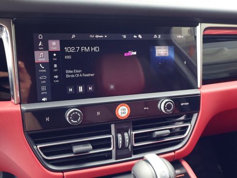 Certified 2025 Porsche Macan image 17