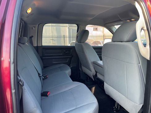 Used 2017 RAM 1500 Express AWD/4WD image 3