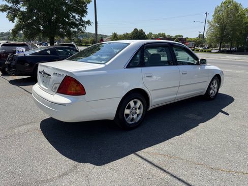 Used 2000 Toyota Avalon XL image 5