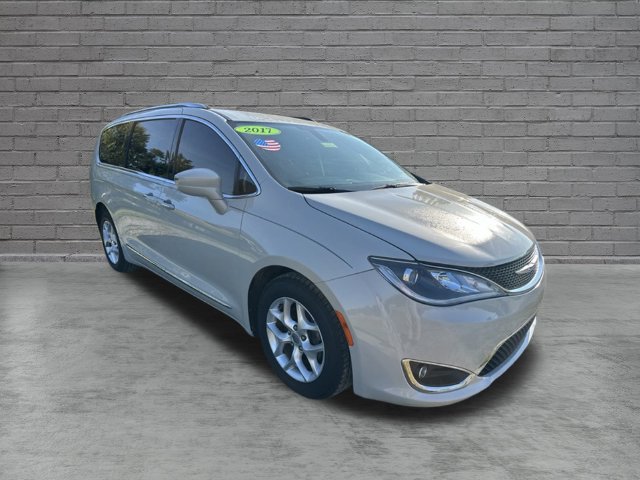 Used 2017 Chrysler Pacifica Touring-L Plus FWD image 6