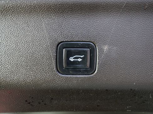 Used 2022 Cadillac Escalade ESV Premium Luxury w/ LPO, Radiant Package image 13