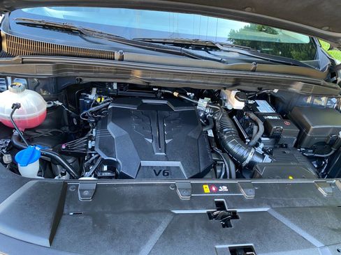 Used 2022 Kia Carnival LX FWD image 13
