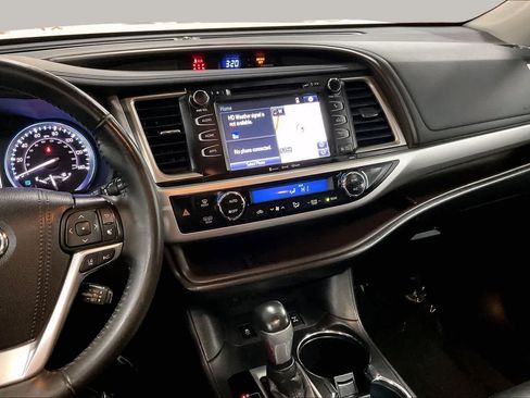 Used 2019 Toyota Highlander XLE AWD/4WD image 7