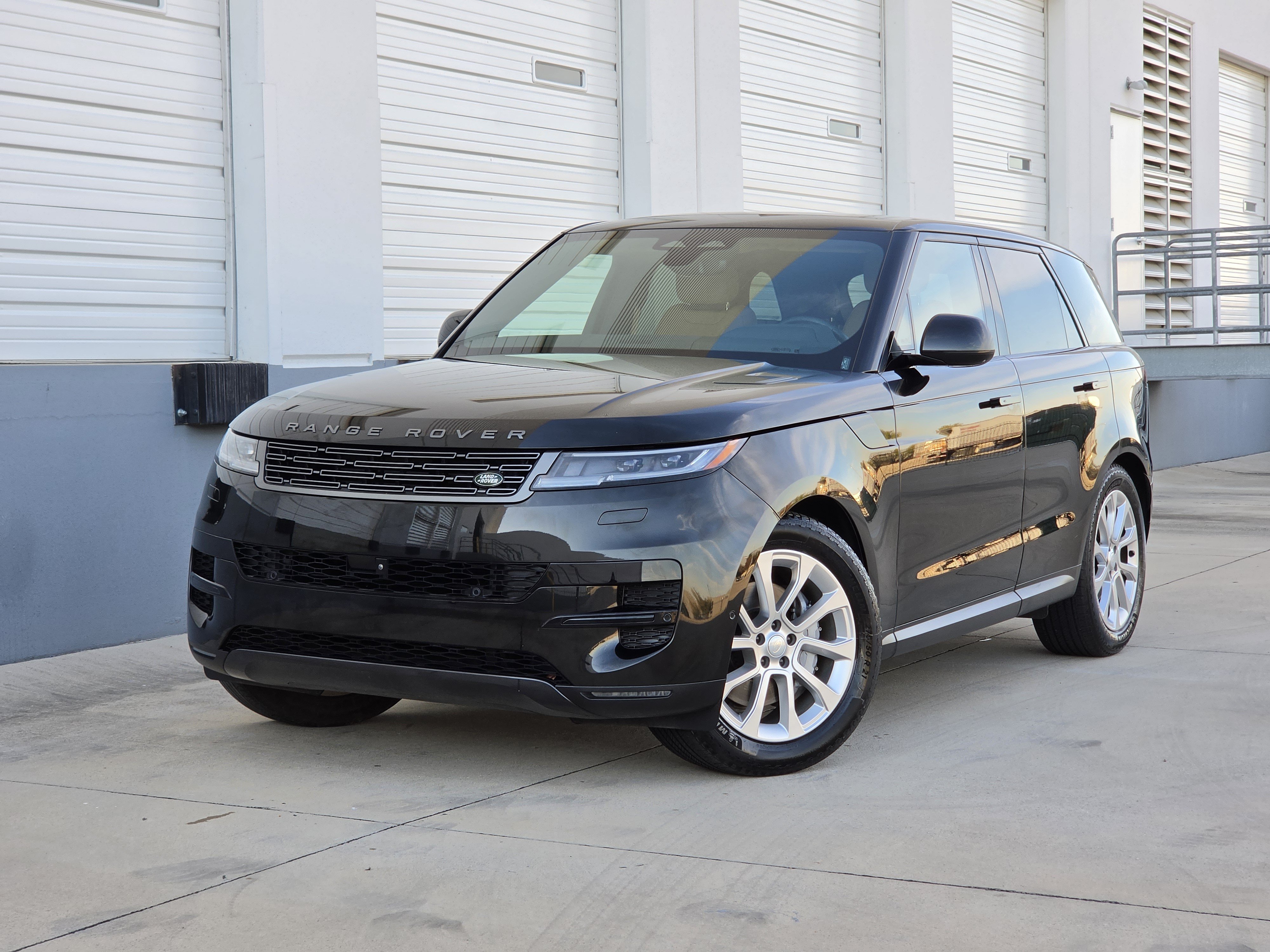 Used 2024 Land Rover Range Rover Sport SE AWD/4WD image 1