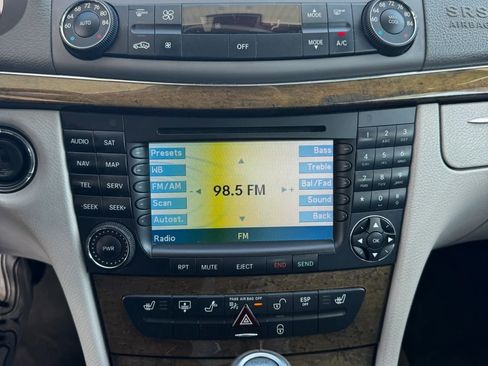 Used 2008 Mercedes-Benz E 350 4MATIC Sedan image 14