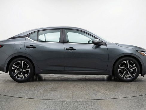 Used 2025 Nissan Sentra SV image 11