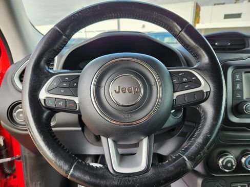 Used 2016 Jeep Renegade Latitude image 10