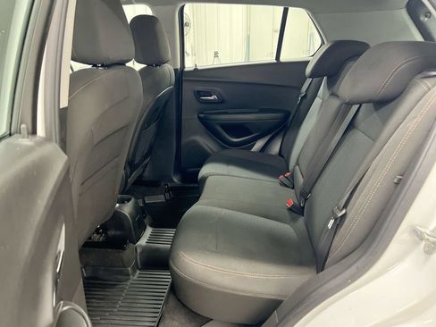 Used 2020 Chevrolet Trax LS AWD/4WD image 22