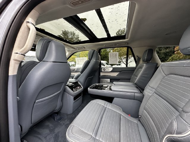Certified 2020 Lincoln Navigator Black Label w/ Cargo Convenience Package AWD/4WD image 18