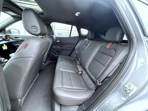 New 2025 Chevrolet Trax RS w/ Sunroof Package image 19