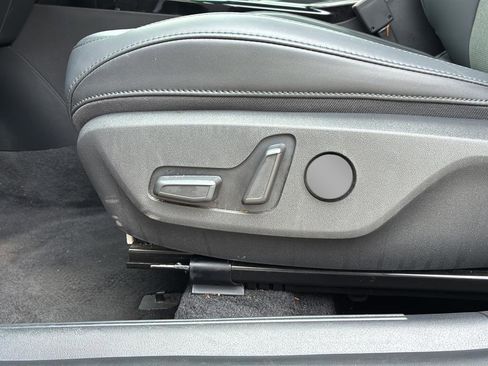 Certified 2025 Kia Niro EX FWD image 22