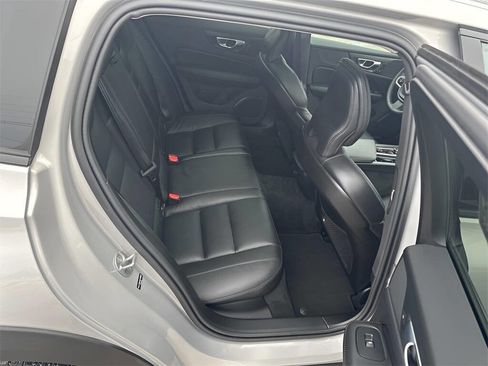 Used 2025 Volvo V60 B5 Cross Country Plus image 32
