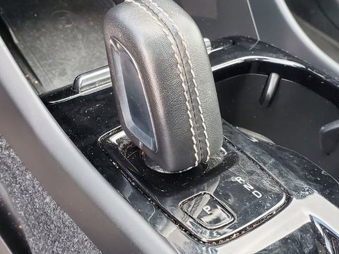 Certified 2022 Volvo XC40 T5 R-Design w/ Protection Package Premier image 26