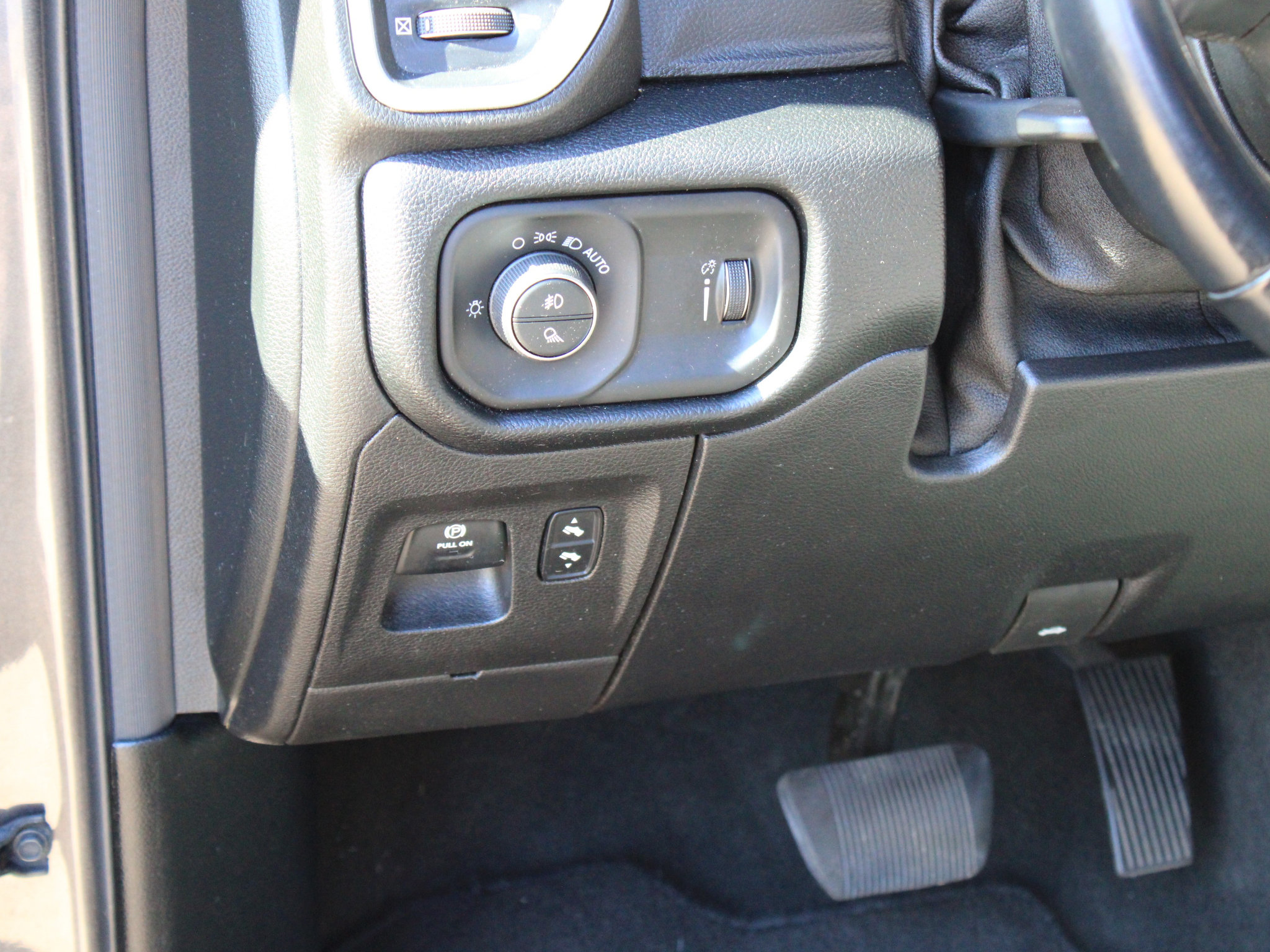 Used 2020 RAM 1500 Big Horn AWD/4WD image 14