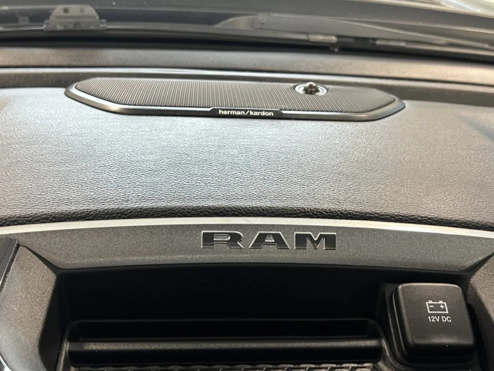 Used 2020 RAM 1500 Laramie AWD/4WD image 17