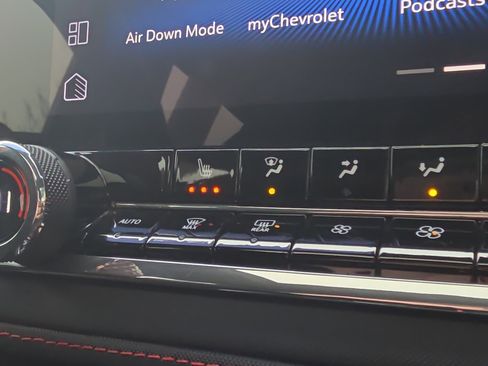 Used 2023 Chevrolet Colorado Z71 w/ Z71 Convenience Package 2 image 27