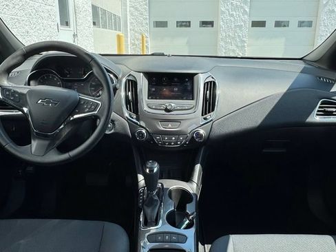 Used 2019 Chevrolet Cruze LT w/ Convenience Package FWD image 12