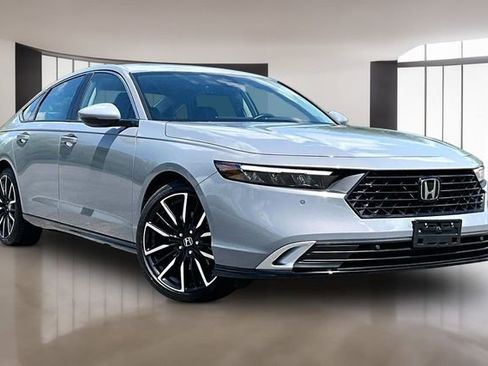 Used 2024 Honda Accord Touring image 3