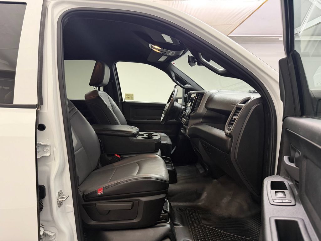 Used 2024 RAM 3500 Tradesman w/ Chrome Appearance Group AWD/4WD image 27